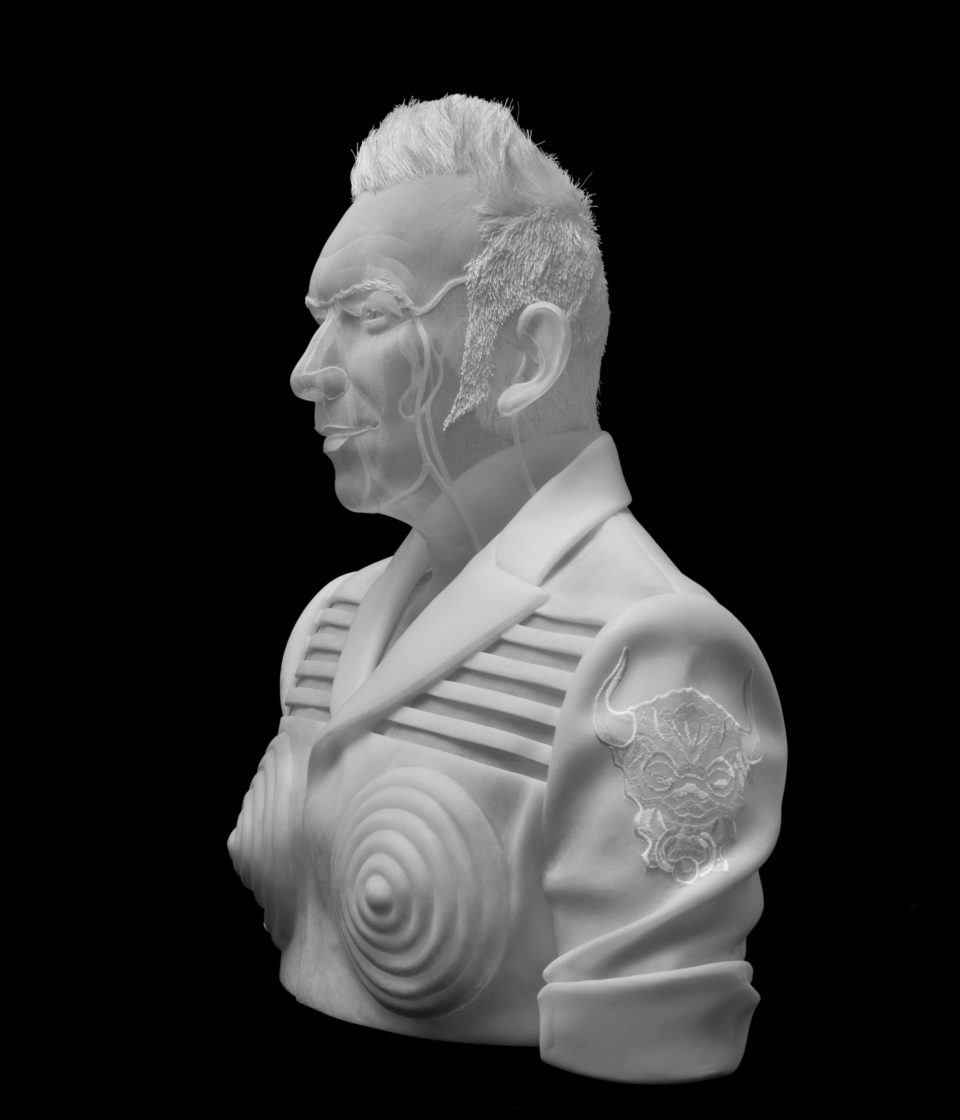 Jean Paul Gaultier sculpture en organdi caisson 65x45x70 cm